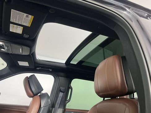 Used 2025 Lincoln Navigator Reserve image 22