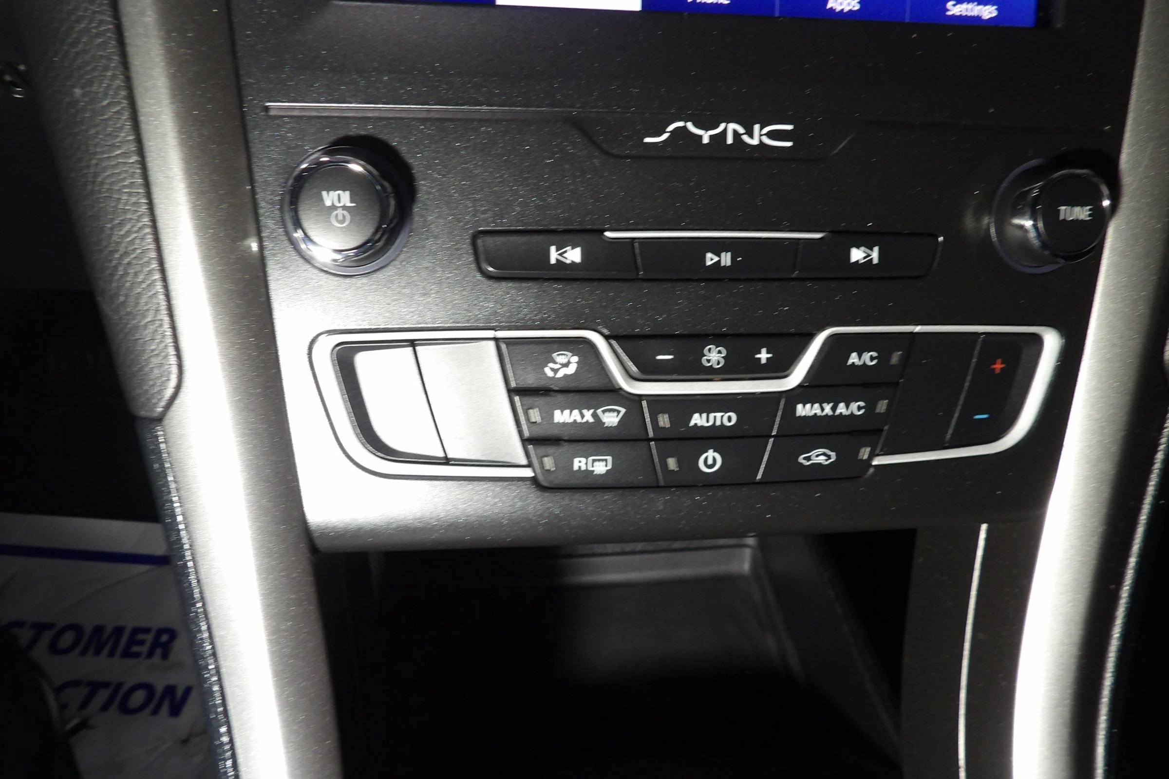 Used 2020 Ford Fusion SE FWD image 13