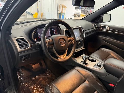 Used 2014 Jeep Grand Cherokee Overland AWD/4WD image 16