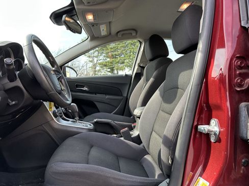 Used 2015 Chevrolet Cruze LT w/ Technology Package image 11