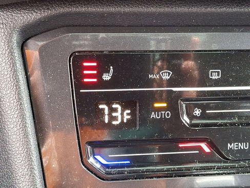 Used 2022 Volkswagen Tiguan SE w/ Panoramic Sunroof Package image 29