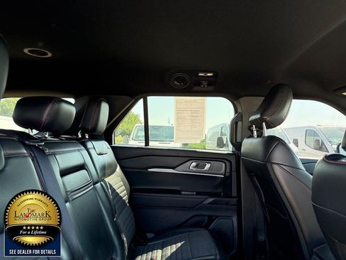 Used 2025 Ford Explorer ST-Line w/ ST-Line Street Pack AWD/4WD image 16