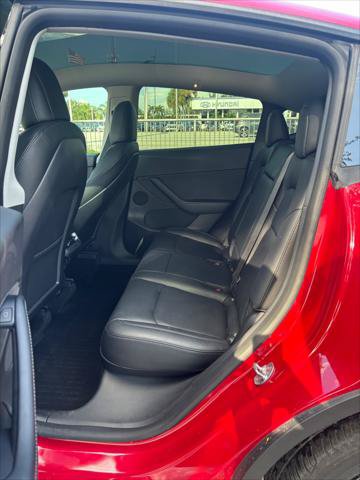 Used 2022 Tesla Model Y Long Range AWD/4WD image 23