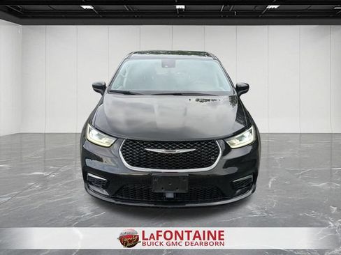 Used 2023 Chrysler Pacifica Touring-L FWD image 8