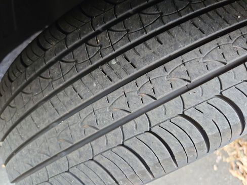 Used 2025 Hyundai Venue SEL image 33