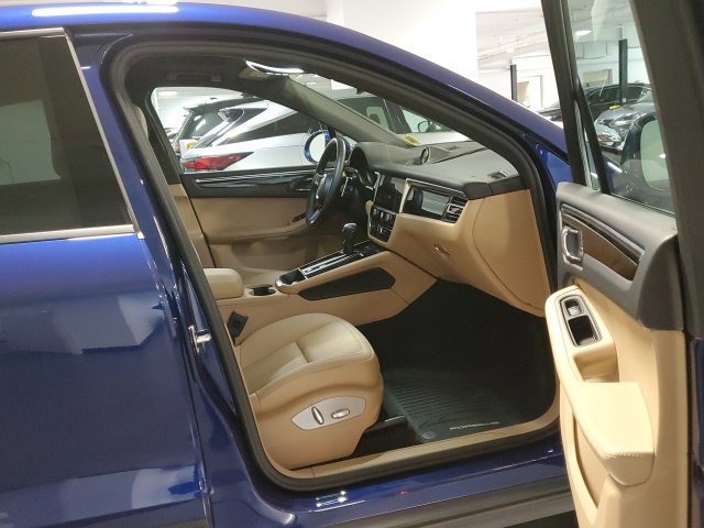 Used 2023 Porsche Macan AWD/4WD image 27