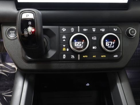 Certified 2025 Land Rover Defender 110 X-Dynamic SE AWD/4WD image 13