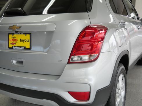 Used 2019 Chevrolet Trax LT w/ LT Convenience Package AWD/4WD image 17