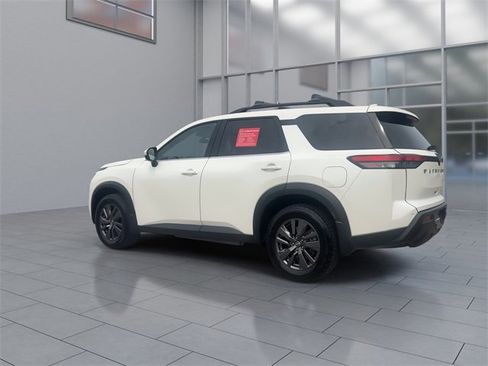 Certified 2022 Nissan Pathfinder SV image 6
