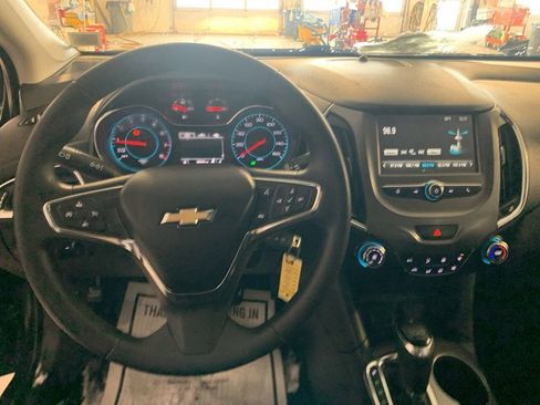 Used 2017 Chevrolet Cruze LT image 16