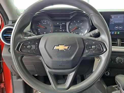 Used 2024 Chevrolet Trax LS w/ LS Convenience Package FWD image 10