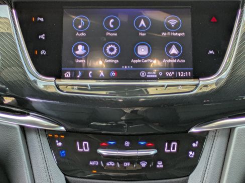 Used 2023 Cadillac XT6 Sport w/ Technology Package AWD/4WD image 17
