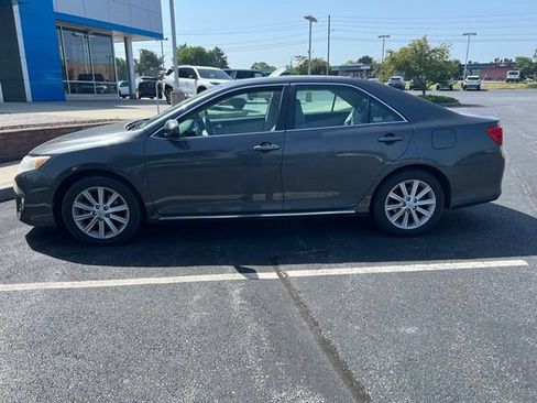 Used 2012 Toyota Camry XLE w/ Leather Pkg FWD image 4