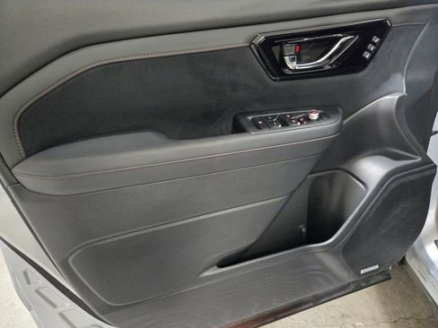 Used 2025 Subaru Forester Touring w/ Popular Package - Touring image 10