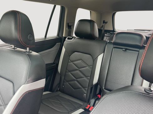 Used 2024 Volkswagen Atlas Peak Edition SE AWD/4WD image 29