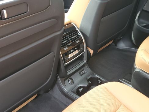 New 2026 BMW X7 xDrive40i w/ Executive Package image 24