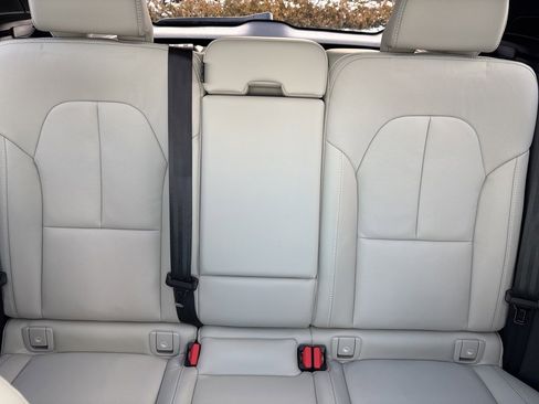 Certified 2025 Volvo XC40 B5 Ultra w/ Protection Package Premier image 30