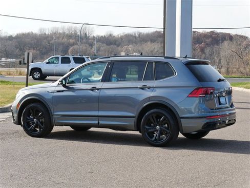Certified 2024 Volkswagen Tiguan SE R-Line image 5