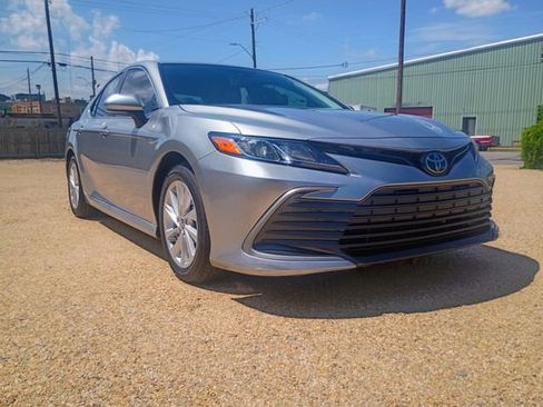 Used 2024 Toyota Camry LE w/ Convenience Package FWD image 14