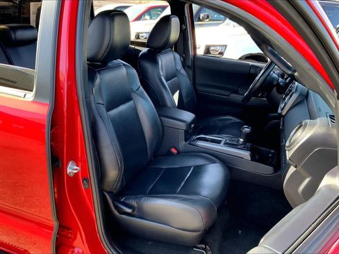 Used 2021 Toyota Tacoma TRD Sport w/ TRD Premium Sport Package image 7