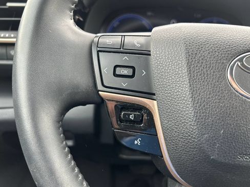 Used 2023 Toyota Crown AWD/4WD image 17