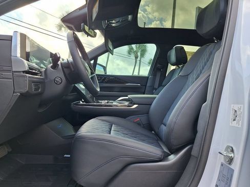 New 2026 Cadillac Escalade IQ Luxury 1 w/ LPO, Floor Liner Package AWD/4WD image 16