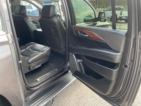 Used 2016 Cadillac Escalade ESV Luxury image 26