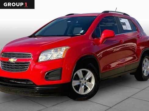 Used 2016 Chevrolet Trax LT w/ LT Sun and Sound Package FWD image 1
