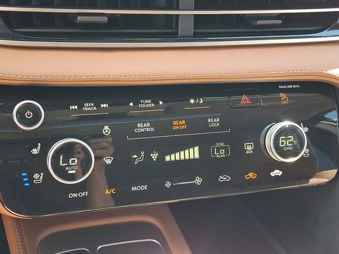 Used 2023 INFINITI QX60 Sensory w/ Vision Package AWD/4WD image 18