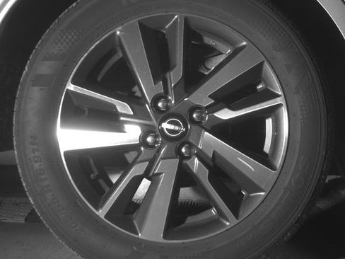 Used 2025 Nissan Versa SV image 15