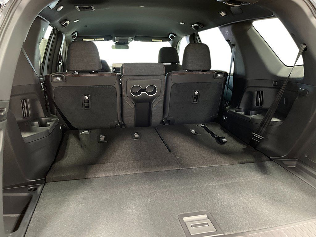 Used 2025 Honda Pilot Sport image 27