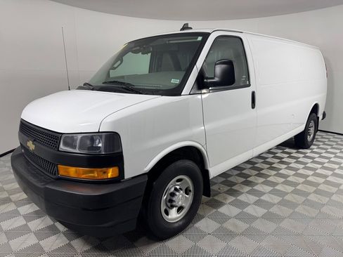 Used 2018 Chevrolet Express 3500 Extended w/ Driver Convenience Package image 9