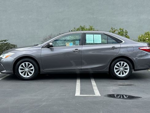 Used 2015 Toyota Camry LE image 9