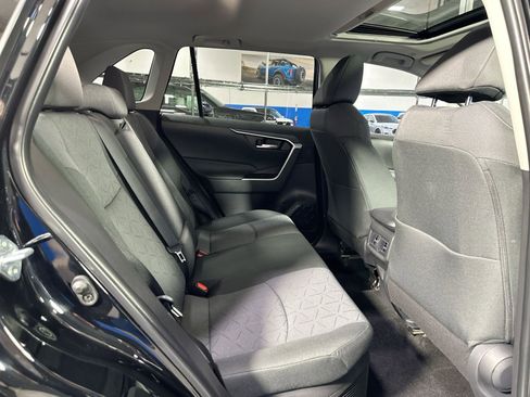 Used 2025 Toyota RAV4 XLE image 31