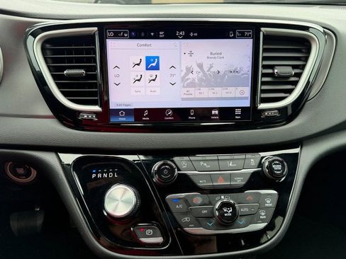 Used 2025 Chrysler Pacifica Select FWD image 35