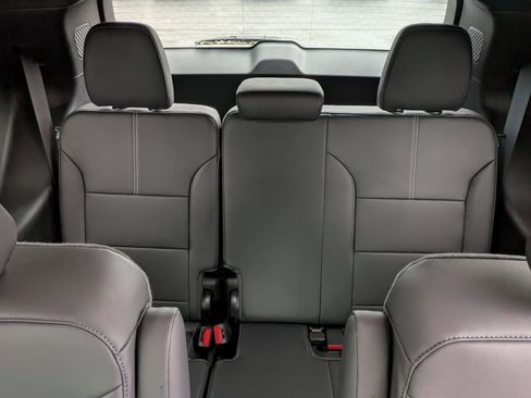 New 2025 GMC Acadia Elevation w/ Elevation Premium Package AWD/4WD image 9