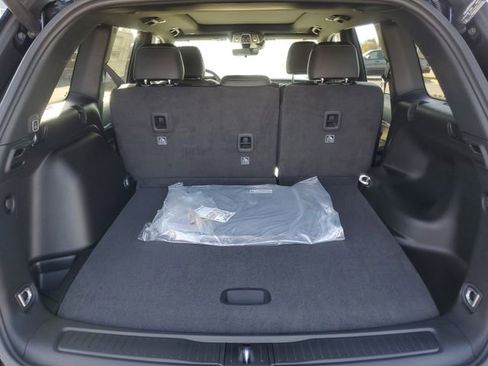 New 2025 Jeep Grand Cherokee Limited image 9