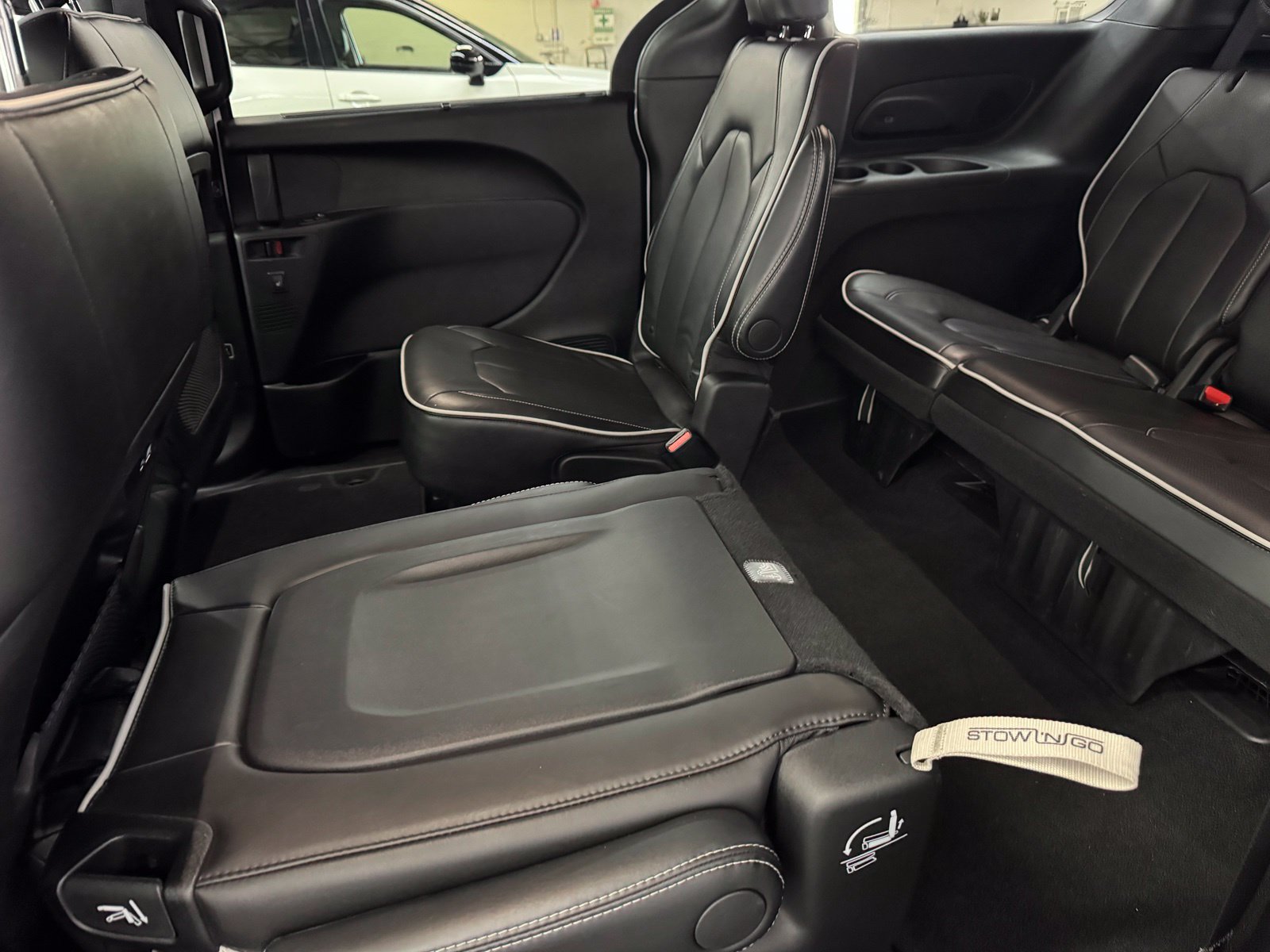 Used 2026 Chrysler Pacifica Limited AWD/4WD image 36