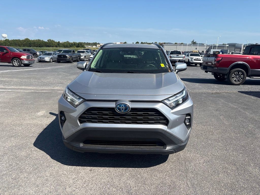 Used 2022 Toyota RAV4 XLE Premium AWD/4WD image 9