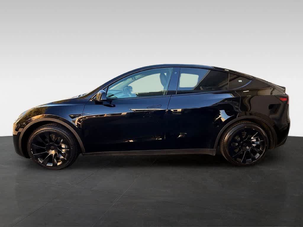 Used 2023 Tesla Model Y AWD image 3