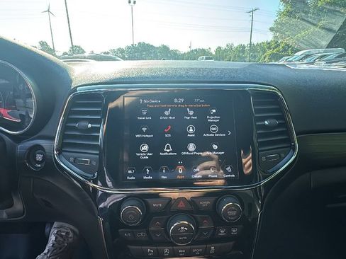 Used 2019 Jeep Grand Cherokee Altitude AWD/4WD image 18