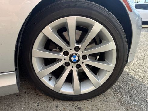 Used 2011 BMW 328i xDrive Sedan AWD/4WD image 19