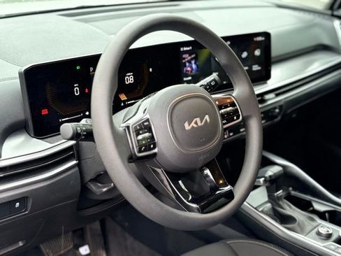 Certified 2025 Kia Sorento LX FWD image 13