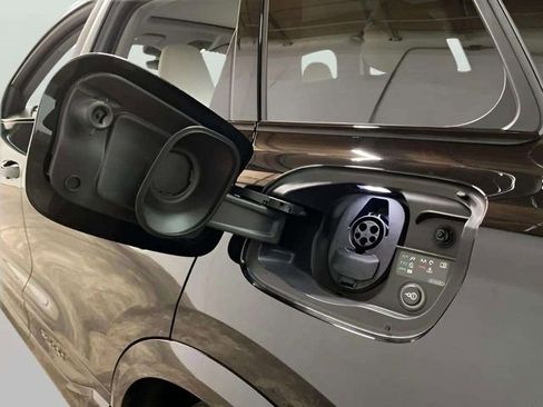 Used 2025 Audi Q6 e-tron Premium Plus w/ Premium Plus image 38