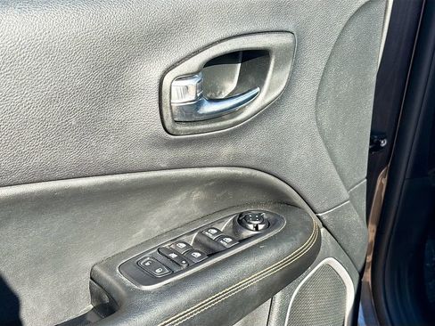 Used 2020 Jeep Compass Limited image 18