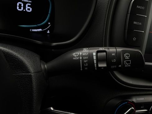 Used 2025 Kia Soul LX w/ LX Technology Package FWD image 34