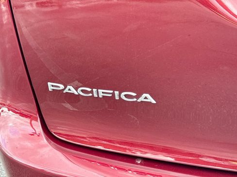 Used 2021 Chrysler Pacifica Touring-L w/ Premium & Safety Sphere Group FWD image 11