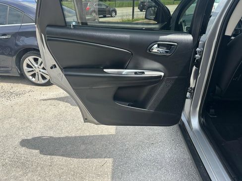 Used 2017 Dodge Journey SXT w/ Comfort/Convenience Group FWD image 14