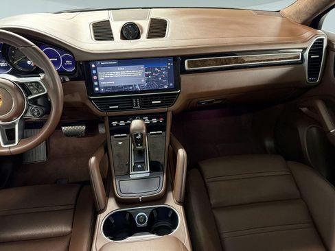 Certified 2023 Porsche Cayenne Platinum Edition AWD/4WD image 16