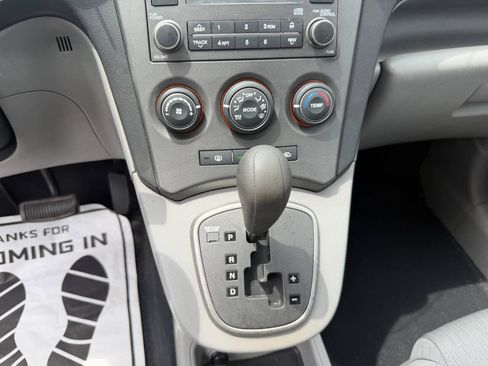 Used 2007 Kia Rondo LX w/ Convenience Pkg FWD image 25